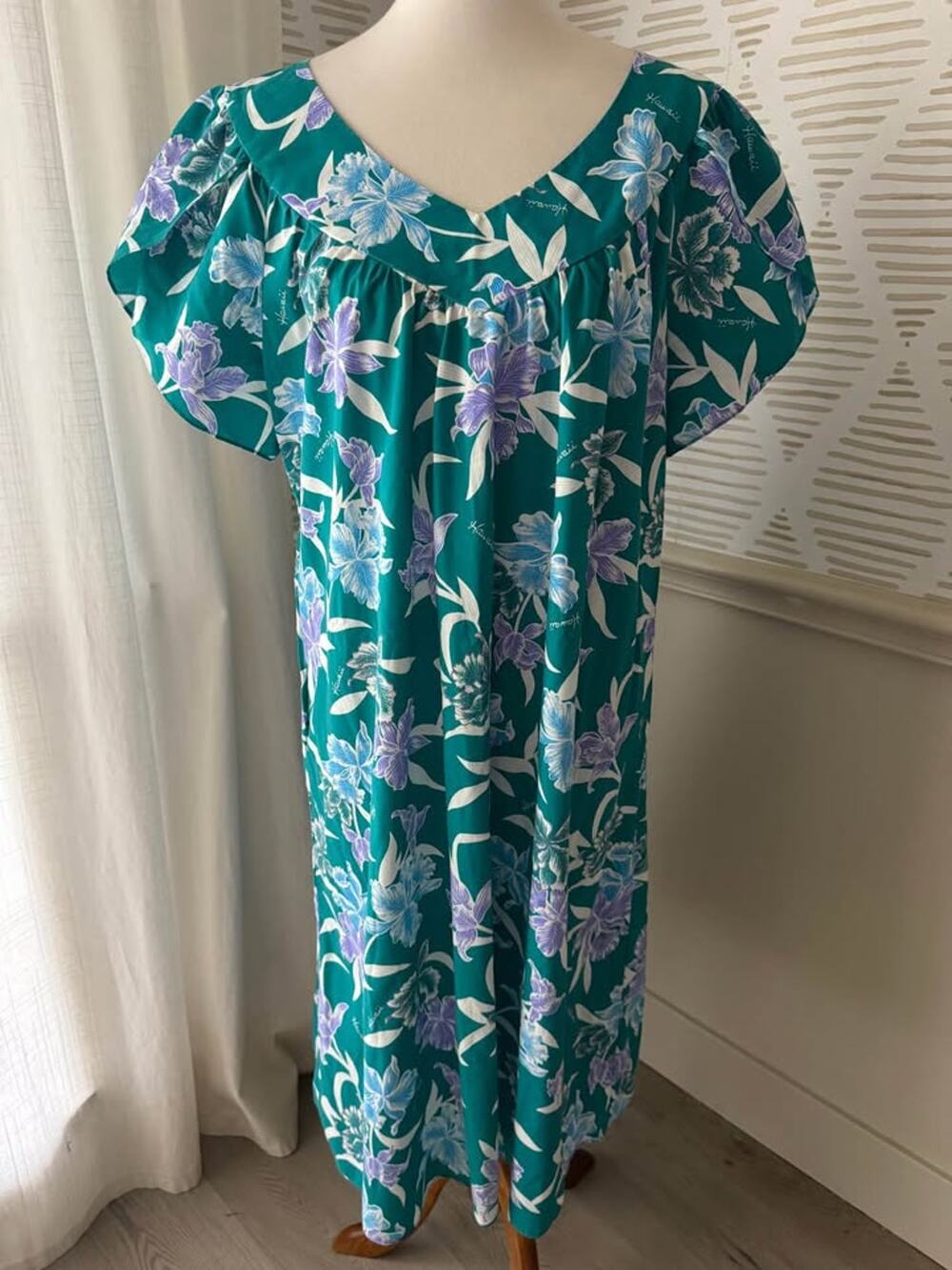 New Vtg Isana Casuals Hawai’i XL Tropical Print MuuMuu Flutter Sleeve Midi Dress